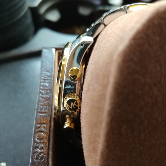 Watch - Picture 3 of 6